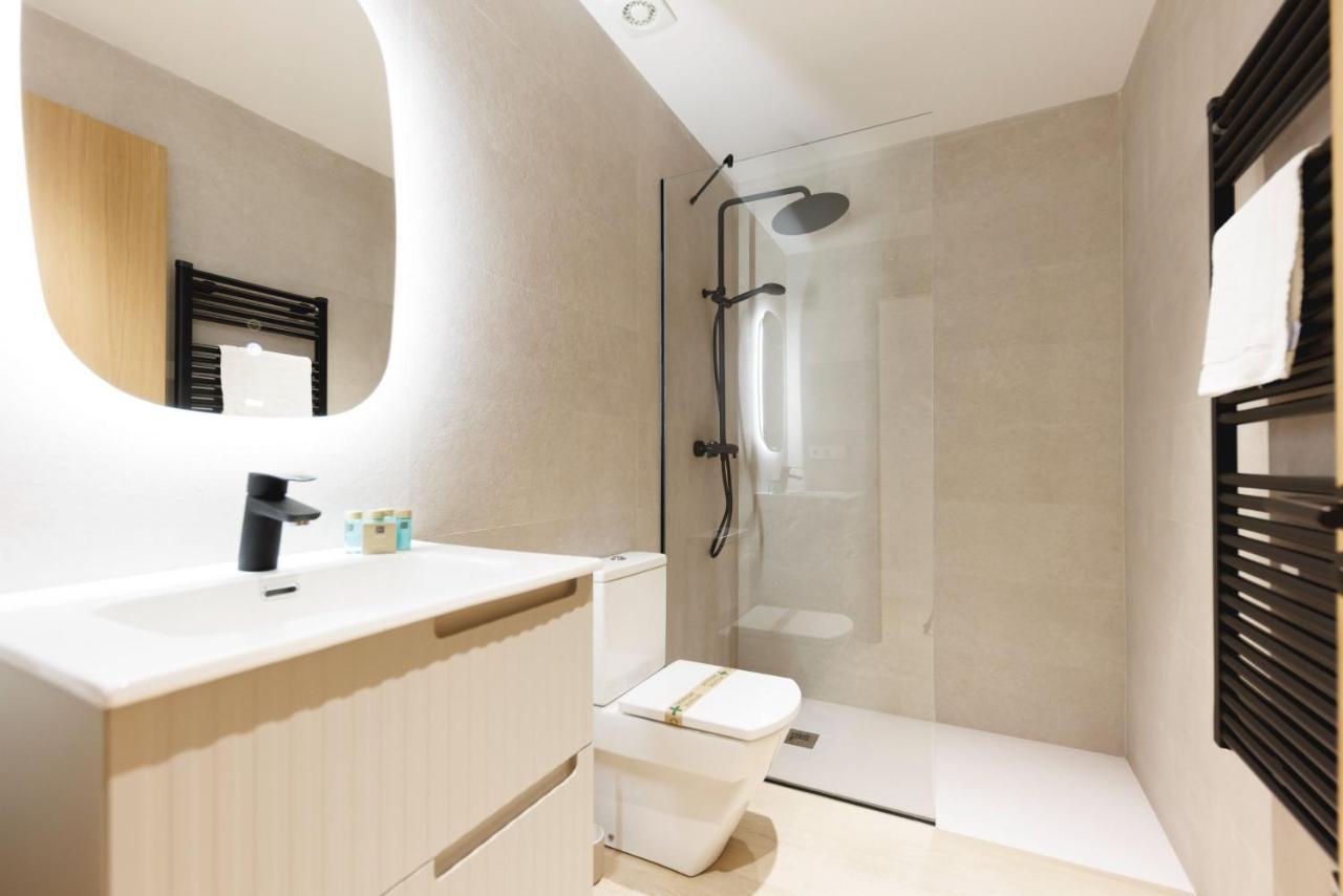 Bravissimo Centre, Modern 2-Bedroom Apartment خيرونا المظهر الخارجي الصورة